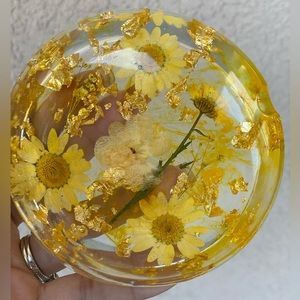 Yellow flower ashtray